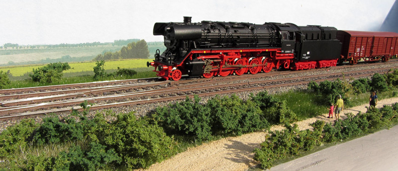 Familie bestaunt eine 44er